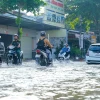 Nước ngập trên đường Cách Mạng Tháng Tám, quận Bình Thủy, thành phố Cần Thơ trong đợt triều cường Rằm tháng Tám Âm lịch 2024. (Ảnh: Thanh Liêm/TTXVN)