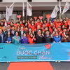 Đại biểu cán bộ, hội viên, tình nguyện viên Chữ thập Đỏ cùng sinh viên đi bộ hưởng ứng ngay sau phát động Chiến dịch "Triệu Bước chân nhân ái." (Ảnh: Thanh Tùng/TTXVN)