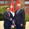 Phó Thủ tướng Trần Lưu Quang hội kiến ông Miguel Diaz-Canel, Bí thư thứ nhất Ban Chấp hành Trung ương Đảng cộng sản Cuba, Chủ tịch nước Cuba, chiều 15/4, tại Cung Cách mạng ở Thủ đô La Habana. (Ảnh: VGP/TTXVN phát)