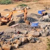 Hiện trường hoạt động khai thác đá trái phép diễn ra tại khu vực suối Ia Dom thuộc thôn Mook Trêl, xã Ia Dom, huyện Đức Cơ, tỉnh Gia Lai. (Ảnh: Hoài Nam/TTXVN)