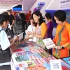Khách tham quan gian trưng bày của Thông tấn xã Việt Nam tại Hội Báo toàn quốc 2024, tổ chức hồi tháng Ba vừa qua ở TP Hồ Chí Minh. (Ảnh: Thu Hương/TTXVN)