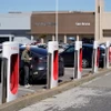 Ôtô của hãng Tesla tại bãi đỗ xe ở San Bruno, California, Mỹ, ngày 2/4 vừa qua. (Ảnh: THX/TTXVN)