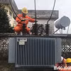 Điện lực cấp huyện chủ động phối hợp các xí nghiệp khai thác công trình thủy lợi địa phương kiểm tra trạm biến áp và hệ thống cấp điện cho 166 trạm bơm chống úng. (Nguồn: báo Hải Dương)