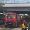 Phương tiện cứu hộ có mặt tại hiện trường. (Ảnh: Thanh Liêm/TTXVN)