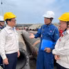 Lãnh đạo Công ty Cổ phần lọc hóa dầu Bình Sơn kiểm tra bảo dưỡng nhà máy. (Ảnh: TTXVN)