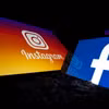 Biểu tượng của trang mạng xã hội Facebook và Instagram trên màn hình điện thoại thông minh và máy tính bảng ở Toulouse, Pháp. (Ảnh: AFP/TTXVN)