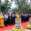 Các đại biểu dâng hương tại chùa Côn Sơn trong ngày Khai hội mùa Xuân Côn Sơn-Kiếp Bạc năm 2023. (Ảnh: Mạnh Tú/TTXVN)
