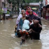 Ngập lụt sau mưa lớn tại Dhaka, Bangladesh. (Ảnh: THX/TTXVN)