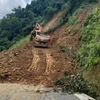 Sạt lở quốc lộ 4H gây chia cắt giao thông xã Mù Cả với trung tâm huyện Mường Tè, tỉnh Lai Châu, cắt đứt lưu thông giữa huyện Mường Tè và huyện Mường Nhé , tỉnh Điện Biên. (Ảnh: TTXVN phát)
