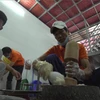Chả mực Hạ Long được giã bằng tay (Ảnh: Lâm Phan/Vietnam+)