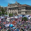 Hàng nghìn người đã tập trung trước Phủ Tổng thống và tuần hành ở trung tâm thủ đô Buenos Aires. (Nguồn: Buenos Aires Times)