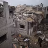 Các tòa nhà bị phá hủy sau cuộc không kích của Israel tại Dải Gaza ngày 25/12/2023. (Ảnh: THX/TTXVN)