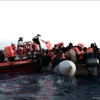 Lực lượng cứu hộ giải cứu người di cư trên vùng biển Địa Trung Hải. (Ảnh tư liệu: AFP/TTXVN)
