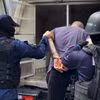 Cảnh sát bắt giữ thành viên băng đảng bị nghi ngờ sản xuất và buôn bán fentanyl. (Ảnh: AFP/TTXVN) 