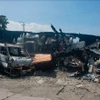 Các phương tiện bị đốt cháy trong bạo lực băng nhóm ở thủ đô Port-au-Prince, Haiti, ngày 25/3/2024. (Ảnh: AFP/TTXVN) 