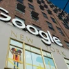 Biểu tượng Google tại tòa nhà ở New York, Mỹ. (Ảnh: AFP/TTXVN)