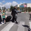 Người dân Israel sơ tán khỏi thành phố miền Nam Sderot, trong bối cảnh xung đột leo thang tại Dải Gaza, ngày 8/10/2023. (Ảnh: AFP/TTXVN)