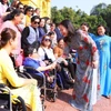 Phó Chủ tịch nước Võ Thị Ánh Xuân gặp mặt thân mật Đoàn đại biểu phụ nữ khuyết tật tiêu biểu nhân kỷ niệm 92 năm Ngày Phụ nữ Việt Nam 20/10. (Ảnh: Văn Điệp/TTXVN)