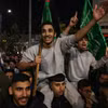 Các tù nhân Palestine được phóng thích từ các nhà tù của Israel ngày 26/11/2023. (Ảnh: AFP/TTXVN)