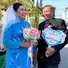 Một số cặp đôi đã về ở bên nhau hơn 20 năm nhưng vẫn chưa có điều kiện tổ chức đám cưới cho mình. (Ảnh: TTXVN phát)