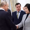  Tổng thống Nga Vladimir Putin và Bộ trưởng Ngoại giao Triều Tiên Choe Son Hui tối 16/1.(Nguồn: Reuters)