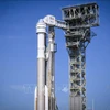 Tên lửa đẩy Atlas V mang theo tàu vũ trụ Starliner được lắp vào bệ phóng tại Trung tâm Vũ trụ Kennedy ở bang Florida, Mỹ ngày 31/5/2024. (Ảnh: AFP/TTXVN) 