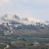Khói bốc lên sau cuộc không kích của Israel xuống Tayr Harfa, Liban. (Ảnh: THX/TTXVN)