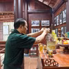 Bàn thờ Trung tướng Đồng Sỹ Nguyên tại Khu di tích. (Ảnh: Hoàng Ngà/TTXVN)