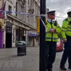 Anh đình chỉ công tác hàng trăm cảnh sát London liên quan các bê bối
