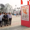 Các đại biểu tham quan Triển lãm. (Ảnh: Phan Quân/TTXVN)