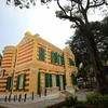 Ngôi biệt thự là một kiến trúc Pháp điển hình của Hà Nội được trùng tu giúp người dân và du khách hiểu hơn về những kiến trúc đặc trưng làm nên vẻ đẹp cổ kính của Hà Nội. (Ảnh: Thanh Tùng/TTXVN)