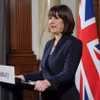 Bộ trưởng Tài chính Anh Rachel Reeves phát biểu tại thủ đô London. (Ảnh: Getty Images/TTXVN)