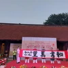 Bức thư pháp được trình diễn tại triển lãm. (Ảnh: Đinh Thuận/TTXVN)