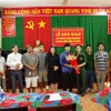 8 ngư dân tại lễ bàn giao. (Ảnh: TTXVN phát)