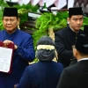 Tân Tổng thống Indonesia Prabowo Subianto (trái) nhậm chức tại Jakarta ngày 20/10/2024. (Nguồn: THX/TTXVN) 