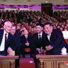 Nhà lãnh đạo Triều Tiên Kim Jong-un (phải, hàng đầu) và Bộ trưởng Quốc phòng Nga Andrei Belousov (trái, hàng đầu) dự một sự kiện tại Bình Nhưỡng, ngày 29/11/2024. (Nguồn: Yonhap/TTXVN) 