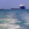 Tàu chở hàng ngoài khơi Biển Đỏ. (Ảnh: AFP/TTXVN)