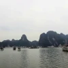 Tàu du lịch trên Vịnh Hạ Long. (Ảnh: Đức Hiếu/TTXVN)