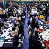 Nhân viên bầu cử kiểm phiếu bầu Quốc hội tại Seoul, Hàn Quốc ngày 10/4. (Ảnh: THX/TTXVN)