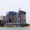 Công trình xây dựng tại Khu Đô thị mới Thủ Thiêm, thành phố Thủ Đức. (Ảnh: Hồng Đạt/TTXVN)