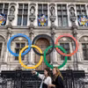 Biểu tượng Olympic tại Paris, Pháp. (Ảnh: AFP/TTXVN)