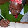 Học sinh tiểu học già nhất thế giới qua đời ở tuổi 99 tại Kenya 