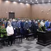 Các bị cáo nghe toà tuyên án. (Ảnh: Phạm Kiên/TTXVN)