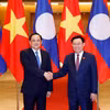 Chủ tịch Quốc hội Vương Đình Huệ đón Thủ tướng Lào Sonexay Siphandone. (Ảnh: Nhan Sáng-TTXVN)