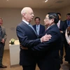 Thủ tướng Phạm Minh Chính gặp Giáo sư Klaus Schwab, Người sáng lập kiêm Chủ tịch Điều hành Diễn đàn Kinh tế Thế giới. (Ảnh: Dương Giang/TTXVN)