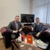 Phó Chủ tịch Quốc hội Slovakia Lubos Blaha tiếp Đại sứ Việt Nam tại Slovakia Nguyễn Tuấn. (Ảnh: TTXVN phát)