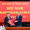 Phó Trưởng Ban Kinh tế Trung ương Thái Thanh Quý khẳng định luôn nỗ lực cao nhất để hoàn thành nhiệm vụ được giao, nêu cao tinh thần trách nhiệm để tiếp cận nhanh với công việc được phân công. (Ảnh: BKTTW/Vietnam+)