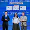 Giải Đặc biệt đã được trao cho loạt 3 bài: Bảo hiểm nhân thọ: Lắp “tay vịn cho cầu thang” không chỉ để trang trí của tác giả Hạnh Nguyễn, báo điện tử VietnamPlus, Thông tấn xã Việt Nam. (Ảnh: Vietnam+)