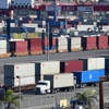 Container hàng hóa được xếp tại cảng Long Beach, California, Mỹ. (Ảnh: AFP/TTXVN)