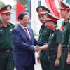 Thủ tướng Phạm Minh Chính với cán bộ, chỉ huy, chiến sỹ Binh đoàn 12 (Bộ Quốc phòng). (Ảnh: Dương Giang/TTXVN)